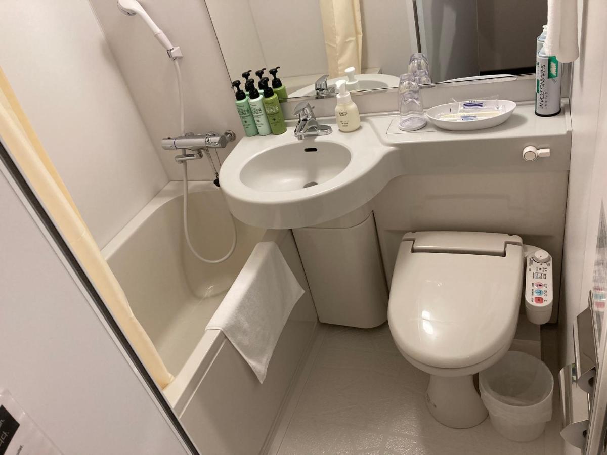 Y'S Hotel Shin Osaka Bagian luar foto