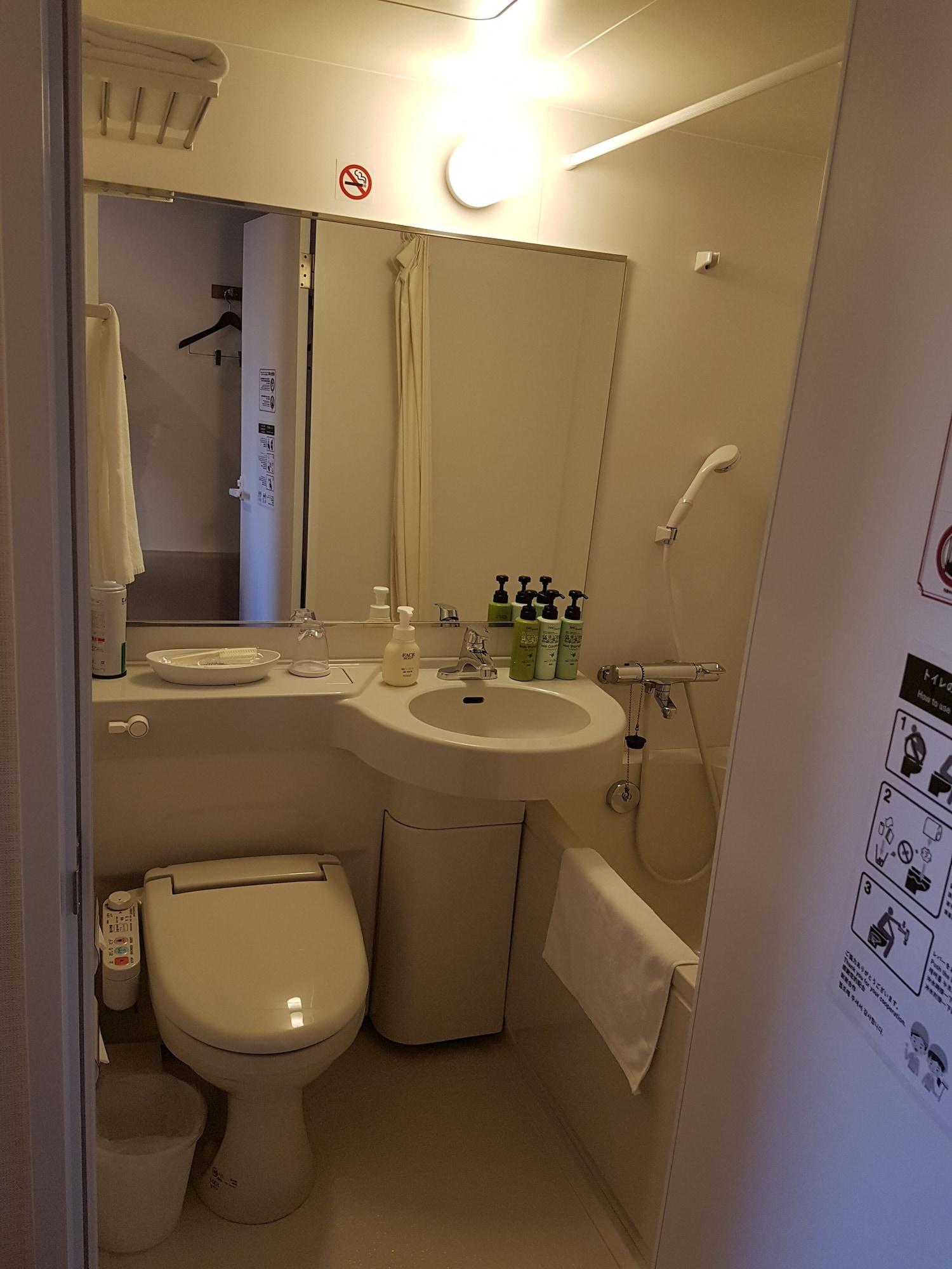 Y'S Hotel Shin Osaka Bagian luar foto